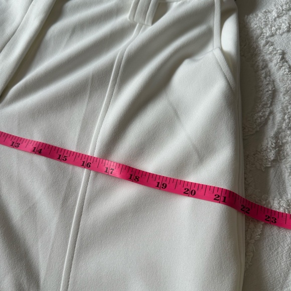 Y2K Inspired DKNY women's solid wide-leg crepe cargo-pocket pants ivory Size 10 - Picture 7 of 9